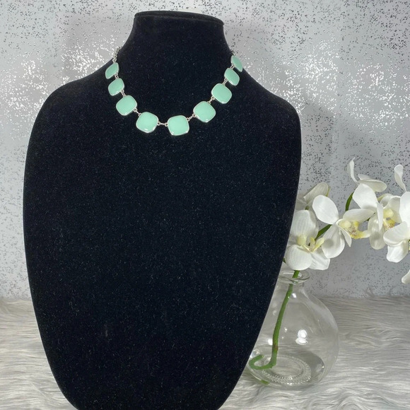 🆕 Color Brand Silver & Green Square Necklace - Picture 1 of 4